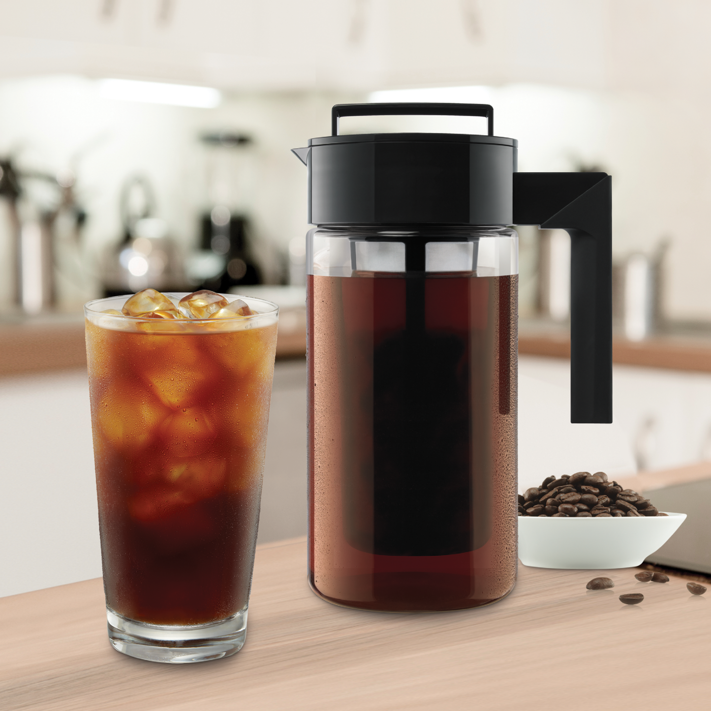 cold-brew-coffee-maker-r7 10310-ColdBrewCoffeeMaker-1qt-lifestyle2.png