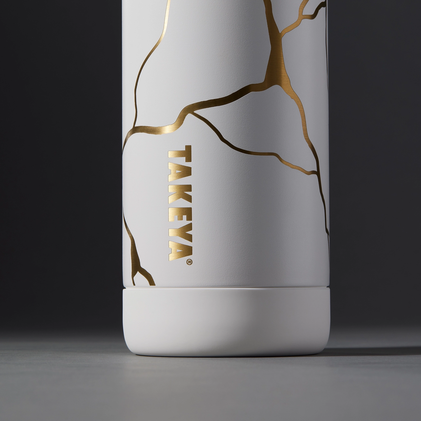 kintsugi-water-bottle-with-straw-lid-a5 51389-TK_HO25_Kintsugi_Takeya9236_Crop.png