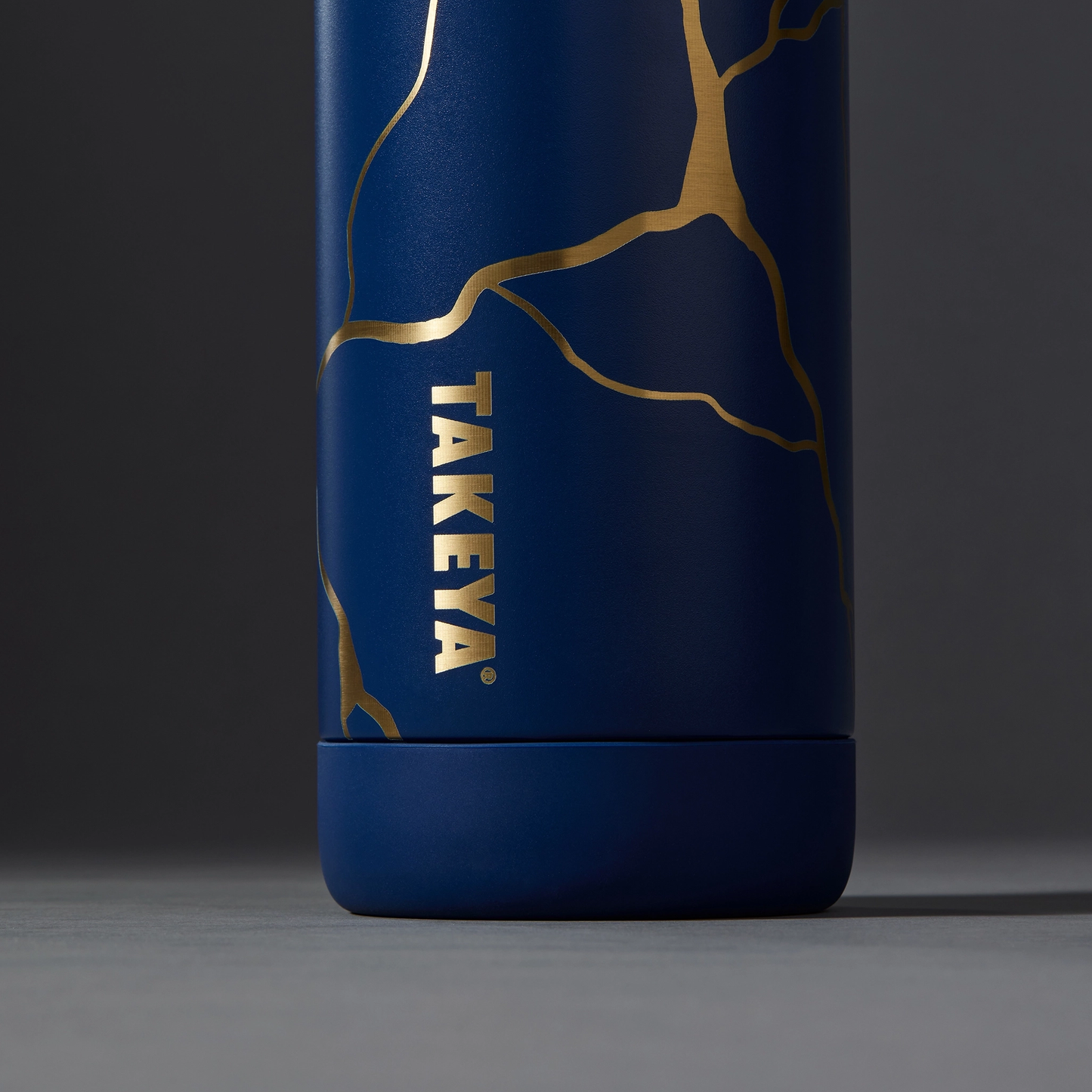 kintsugi-water-bottle-with-spout-lid-y2 51390-TK_HO25_Kintsugi_Takeya9241_Crop.png